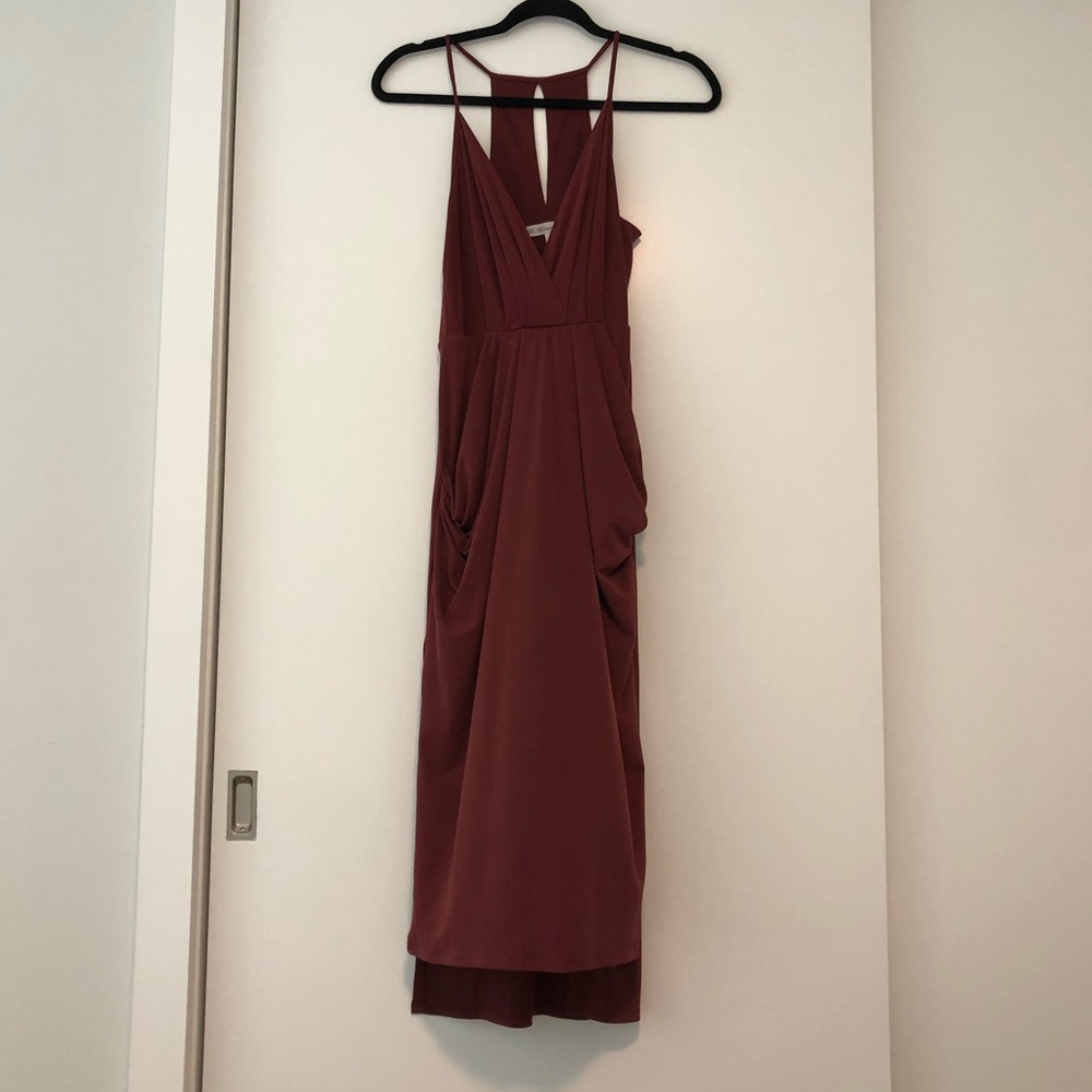 BCBGeneration DELLA SLEEVELESS MIDI DRESS